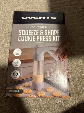 Ovente 19 Piece Squeeze & Shape Cookie Press Kit